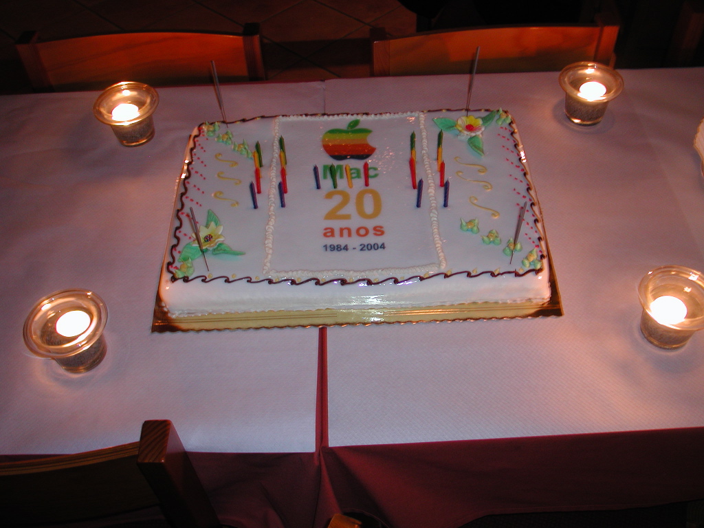 Claro que não podia faltar o bolo...