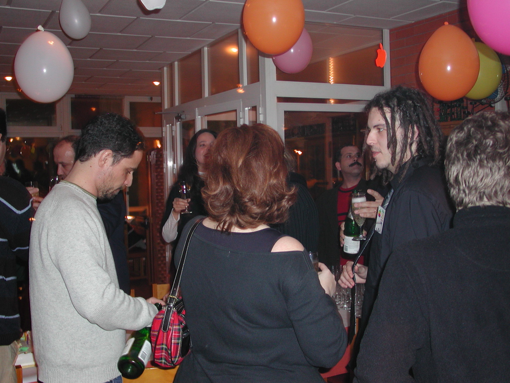 Já toda a gente tem copo?