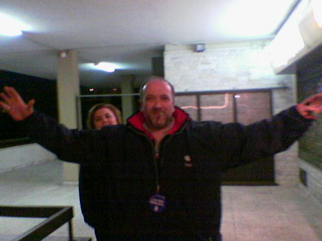 Aniceto e a Isabel escondida lá atrás